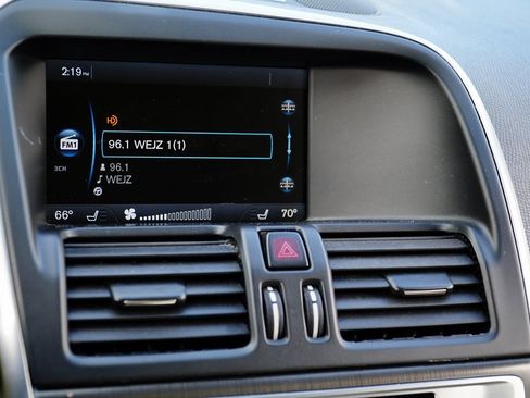 Used 2015 Volvo XC60 T5 Platinum image 18