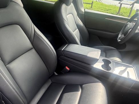 Used 2023 Tesla Model Y Long Range AWD/4WD image 15