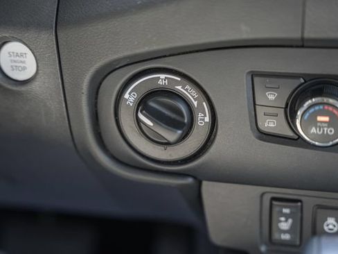 Used 2022 Nissan Frontier SV AWD/4WD image 41