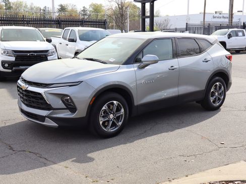 Used 2025 Chevrolet Blazer LT image 5