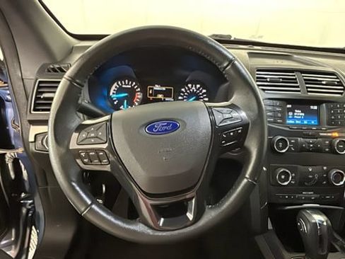 Used 2018 Ford Explorer XLT AWD/4WD image 14