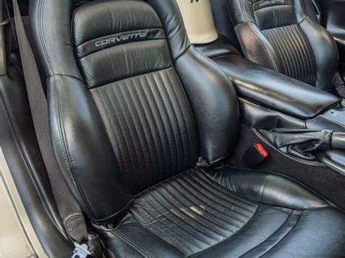 Used 2002 Chevrolet Corvette Convertible w/ Preferred Equipment Group2 image 32