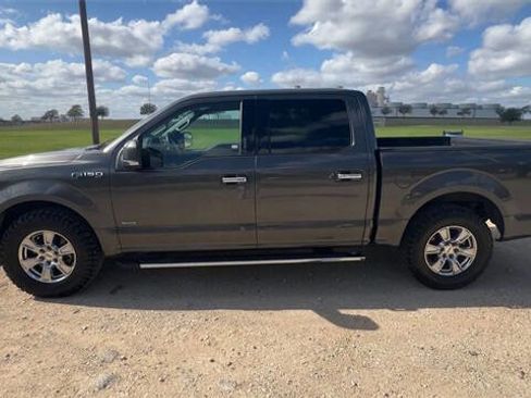 Used 2017 Ford F150 XLT w/ Equipment Group 301A Mid image 5