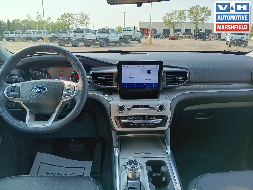 Used 2023 Ford Explorer XLT w/ Equipment Group 202A AWD/4WD image 32