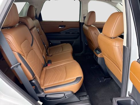 Used 2023 Nissan Pathfinder Platinum w/ Cargo Package AWD/4WD image 21