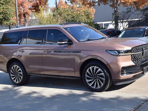 Certified 2025 Lincoln Navigator Black Label image 5