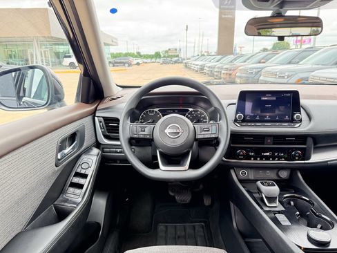 Used 2023 Nissan Rogue SV AWD/4WD image 15
