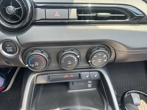 Used 2025 MAZDA MX-5 Miata Club w/ Weather Package RWD image 28