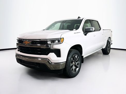 Used 2024 Chevrolet Silverado 1500 LT AWD/4WD image 3