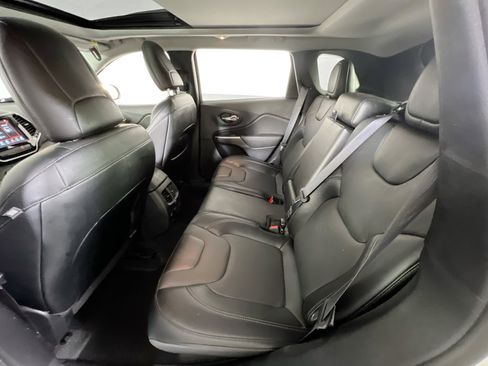 Used 2022 Jeep Cherokee Limited image 24