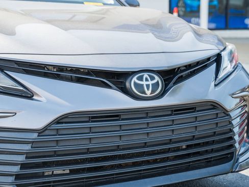 Used 2021 Toyota Camry LE FWD image 10