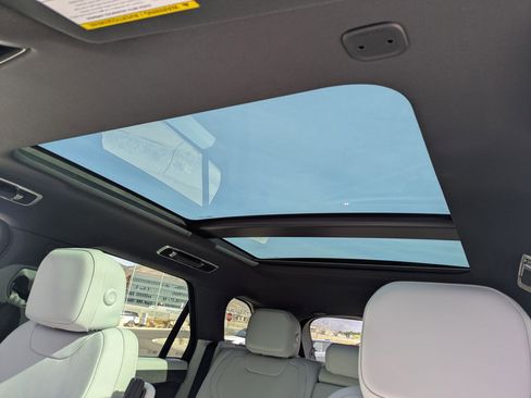 Certified 2025 Land Rover Range Rover Sport image 23