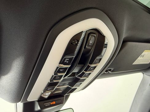 New 2026 Porsche Macan image 23