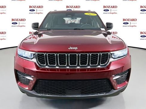 Used 2025 Jeep Grand Cherokee Laredo w/ Trailer Tow Package AWD/4WD image 2