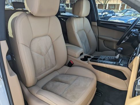 Used 2020 Porsche Macan AWD/4WD image 28