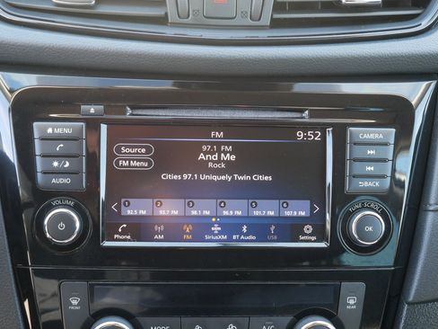 Used 2020 Nissan Rogue SV image 22