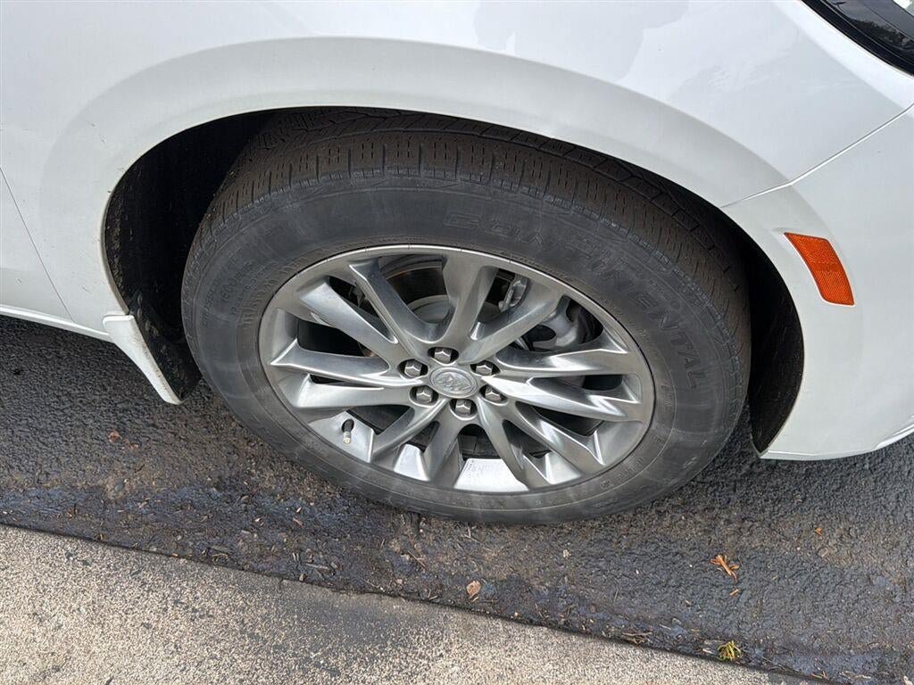 Used 2022 Buick Enclave Avenir w/ Avenir Technology Package AWD/4WD image 40