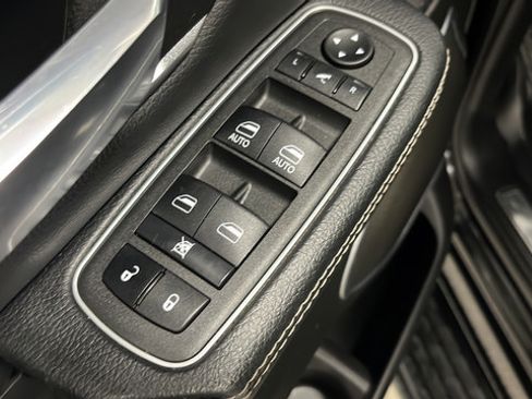 Used 2022 RAM 1500 Laramie AWD/4WD image 22