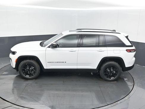 New 2026 Jeep Grand Cherokee Laredo image 38