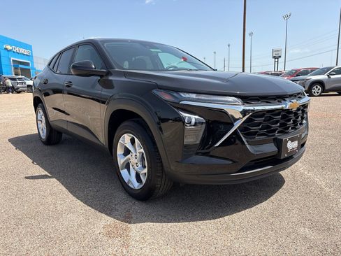 New 2026 Chevrolet Trax LS w/ LS Convenience Package FWD image 8