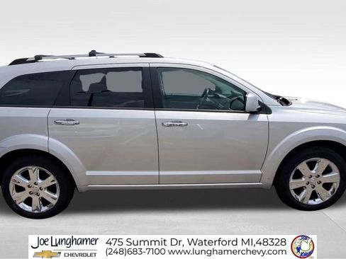 Used 2010 Dodge Journey R/T w/ Navigation & Sound Group I FWD image 10