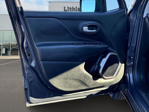 Used 2023 Jeep Renegade Latitude image 28