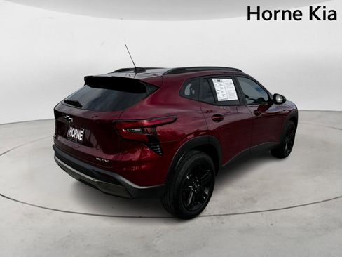 Used 2024 Chevrolet Trax ACTIV w/ Sunroof Package image 4