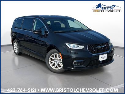 Used 2023 Chrysler Pacifica Touring-L
