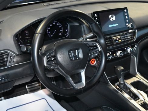 Used 2018 Honda Accord Sport image 2