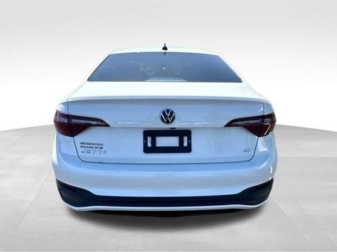 Used 2024 Volkswagen Jetta SE FWD image 6