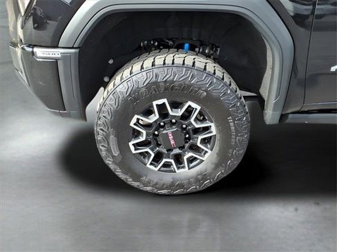 Used 2024 GMC Sierra 2500 AT4X image 13