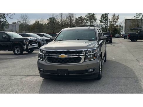 Certified 2017 Chevrolet Suburban LT image 3