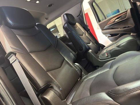 Used 2016 Cadillac Escalade Luxury AWD/4WD image 28