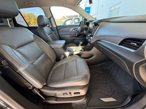 Used 2019 Chevrolet Traverse Premier w/ Driver Confidence II Package image 16