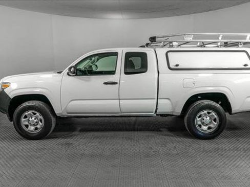 Used 2019 Toyota Tacoma SR image 3