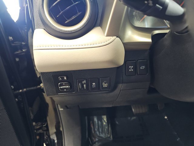 Used 2013 Toyota RAV4 Limited AWD/4WD image 15