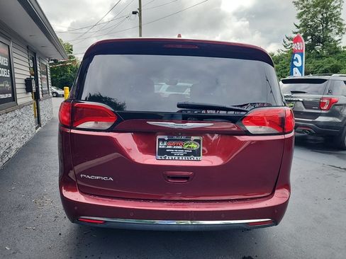 Used 2017 Chrysler Pacifica Touring-L Plus w/ Advanced Safetytec Group FWD image 8
