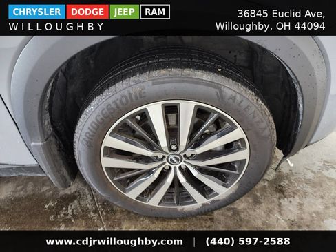 Used 2025 Nissan Pathfinder Platinum AWD/4WD image 47