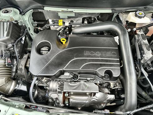 Used 2025 Chevrolet Equinox LT w/ Safety and Technology Package image 17