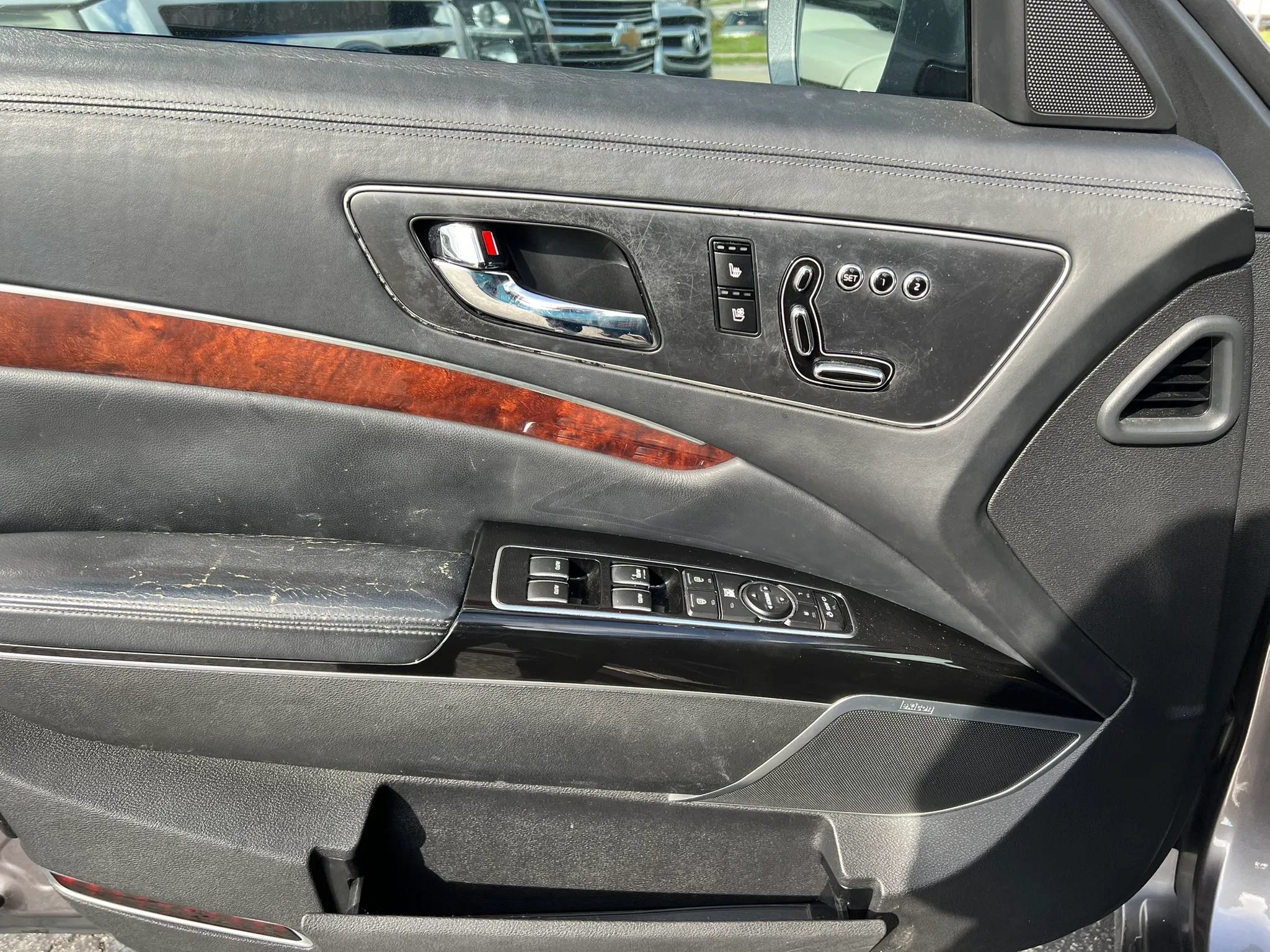 Used 2015 Kia K900 Luxury RWD image 8