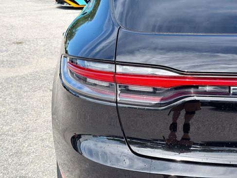 Used 2022 Porsche Macan Base image 13