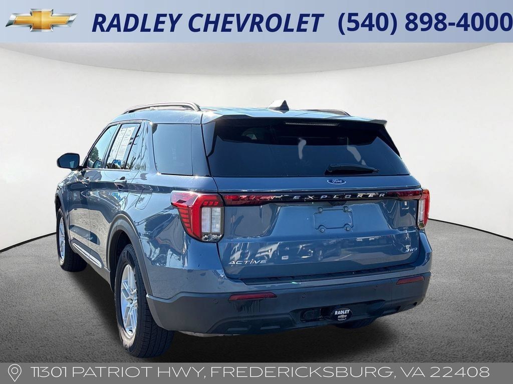 Used 2025 Ford Explorer Active AWD/4WD image 18