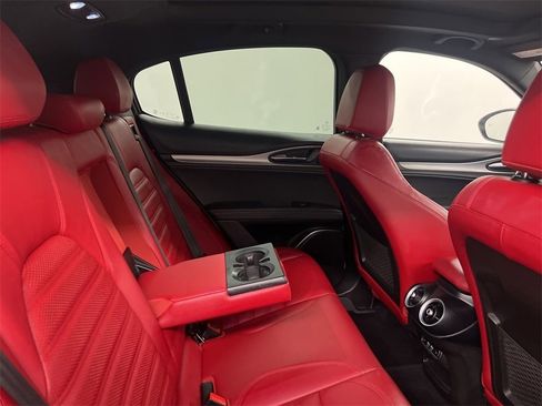 Used 2022 Alfa Romeo Stelvio Veloce image 58