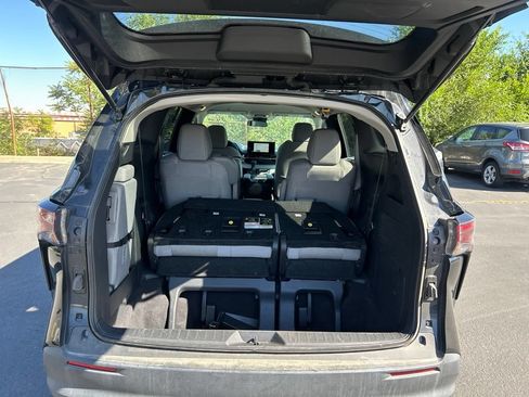 Used 2025 Toyota Sienna LE FWD image 12