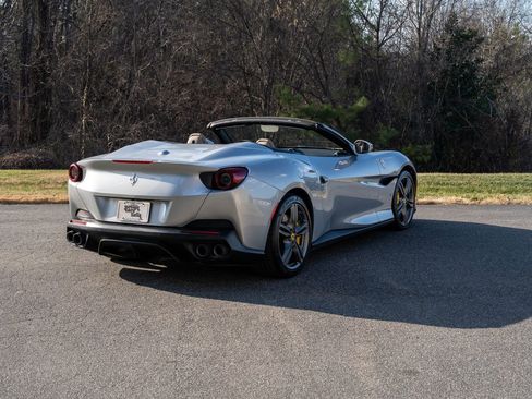 Used 2019 Ferrari Portofino image 8