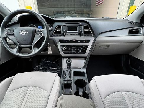 Used 2015 Hyundai Sonata SE FWD image 13