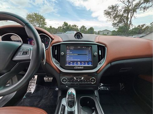 Used 2016 Maserati Ghibli RWD image 10