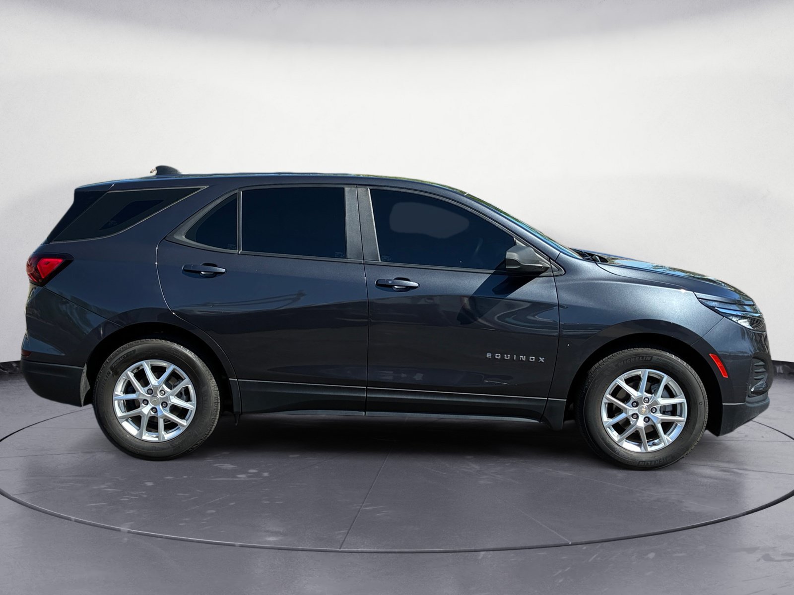 Used 2022 Chevrolet Equinox LS FWD image 6