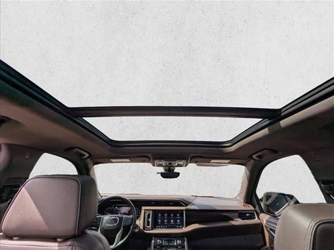 Used 2021 GMC Yukon Denali w/ Denali Premium Package image 18
