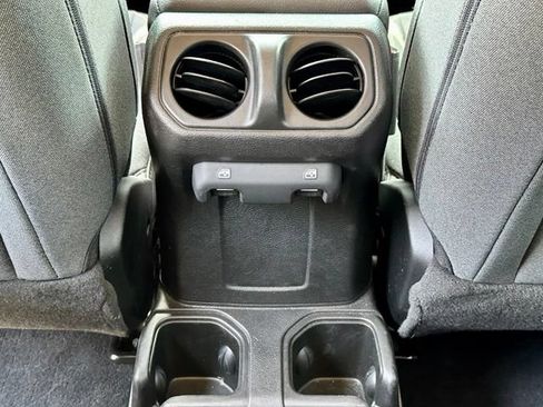 Used 2025 Jeep Wrangler Unlimited Sport AWD/4WD image 17